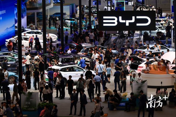 众银策略 比亚迪断层领跑、零跑月销破7万，新能源“银十”创新高